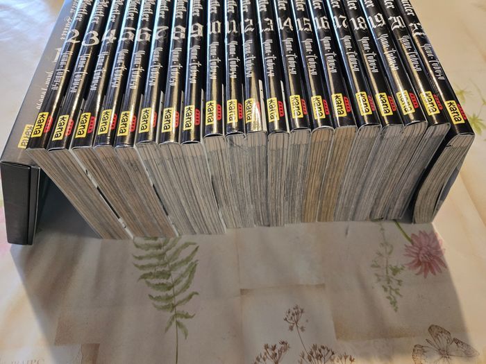 Lot 21 manga Black butler dont t1 collector - photo numéro 2