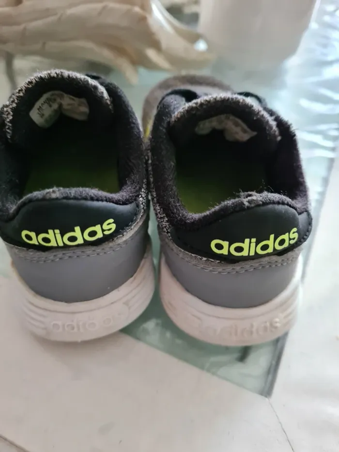 Basket Adidas Taille 22 - photo numéro 2