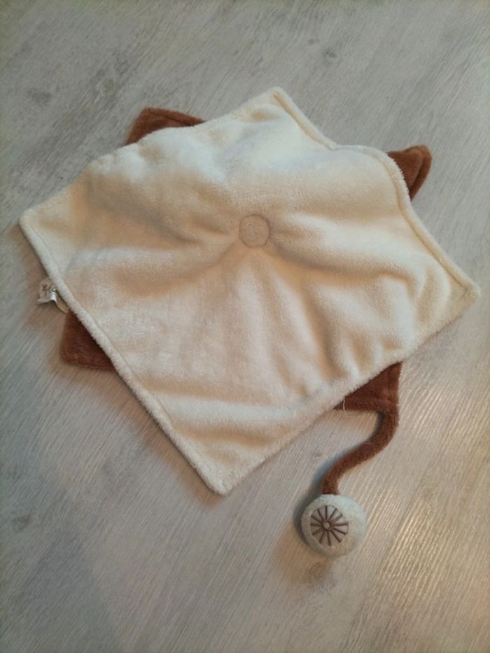 Doudou peluche plat chat marron et beige avec hochet à l'extrémité Ti Lidou malin - photo numéro 6