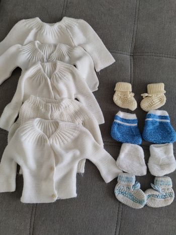 5 brassières et 4 paires de chaussettes