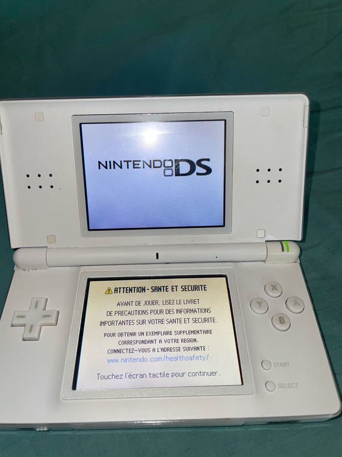 Nintendo DS Lite - photo numéro 4