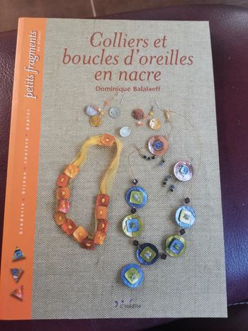 Livre loisirs  créatifs création bijoux en nacre
