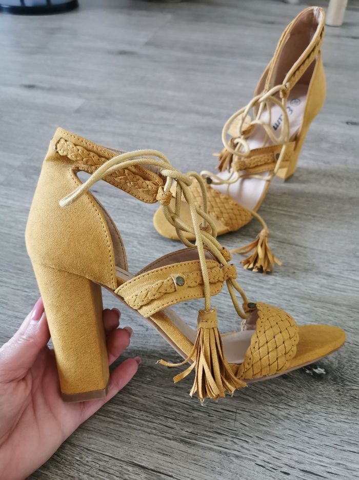 Sandales à talons Jaune Moutarde - photo numéro 2