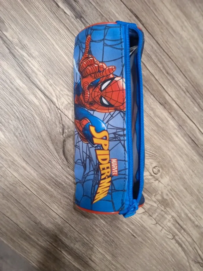 Trousse scolaire ronde largeur 20 cm
