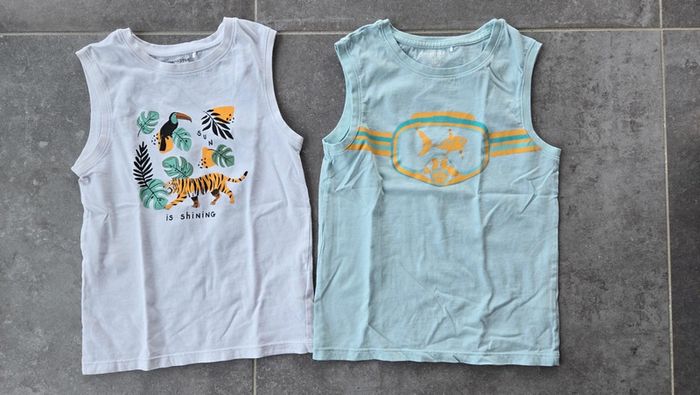 Lot 2 débardeurs 10 ans