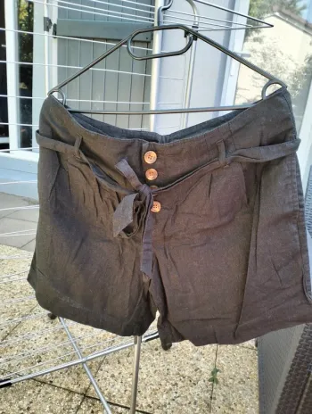 Short noir