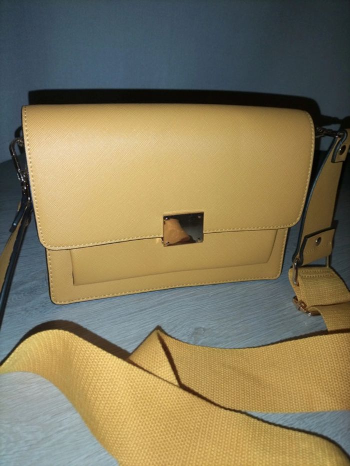 Sac à main Minelli jaune moutarde modèle milaine format moyen avec anse en tissu - photo numéro 5