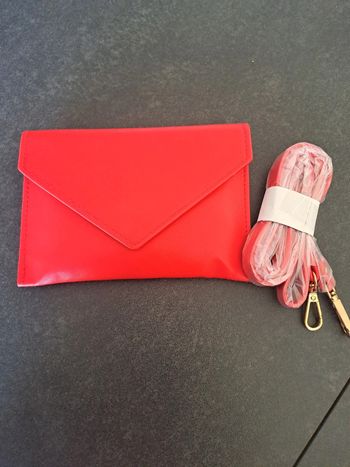 Pochette rouge