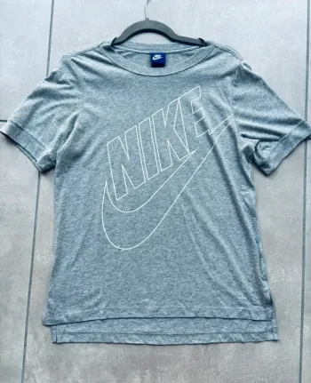 Magnifique t-shirt femme Nike S gris