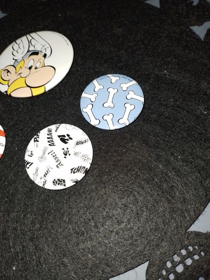 Lot de 4 badges Asterix - photo numéro 4