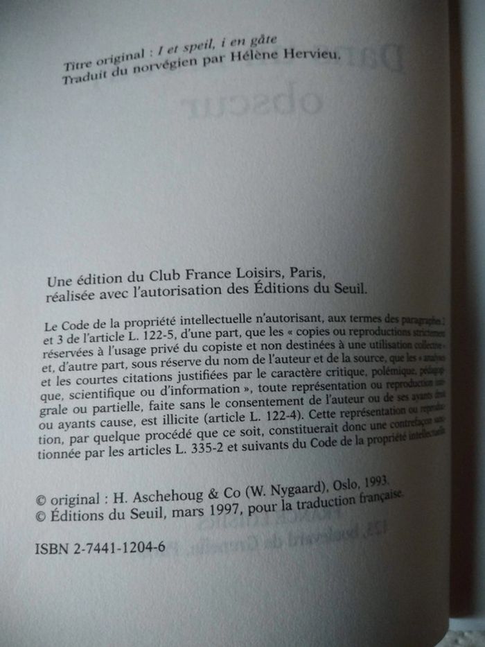 Livre "Dans un miroir obscur" - photo numéro 6