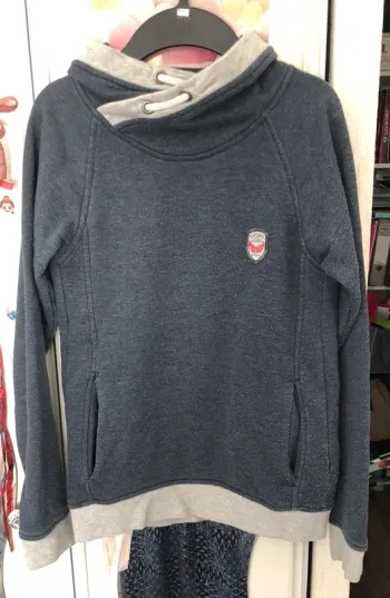 Sweat bleu fonce gris avec un effet chiné