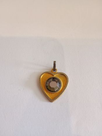 Pendentif pierre coeur