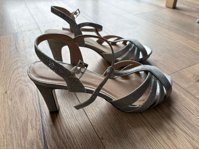 Scandale escarpins talon chaussures menbur - photo numéro 2