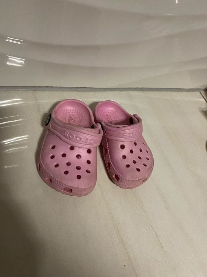 Crocs rose 19/ 20 - photo numéro 2