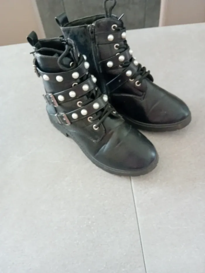 Chaussure Mim à décor perle lacet et fermeture éclair pointure 37