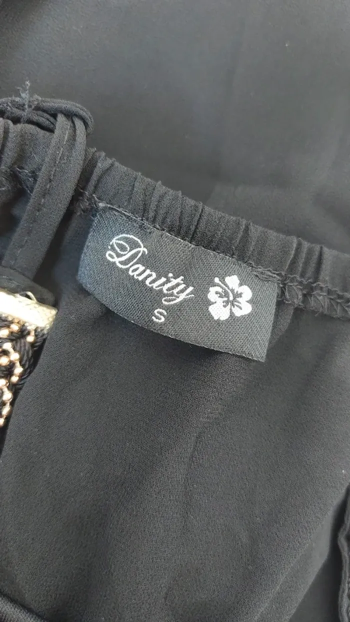 Robe fluide sans manche bijoux ras de cou taille S - photo numéro 5