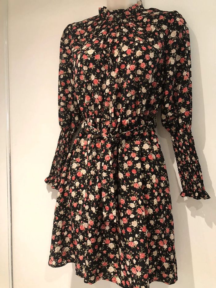 Robe fleurs  noir rose crème  beige taille S shein