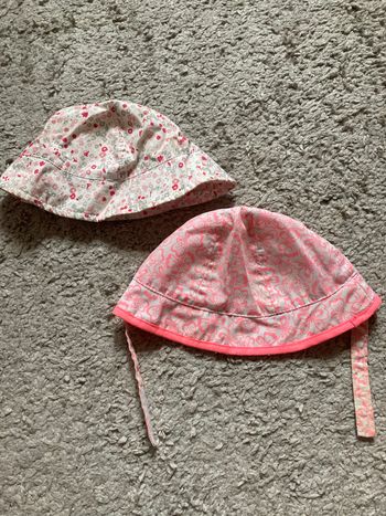 Lot 2 chapeaux taille 48