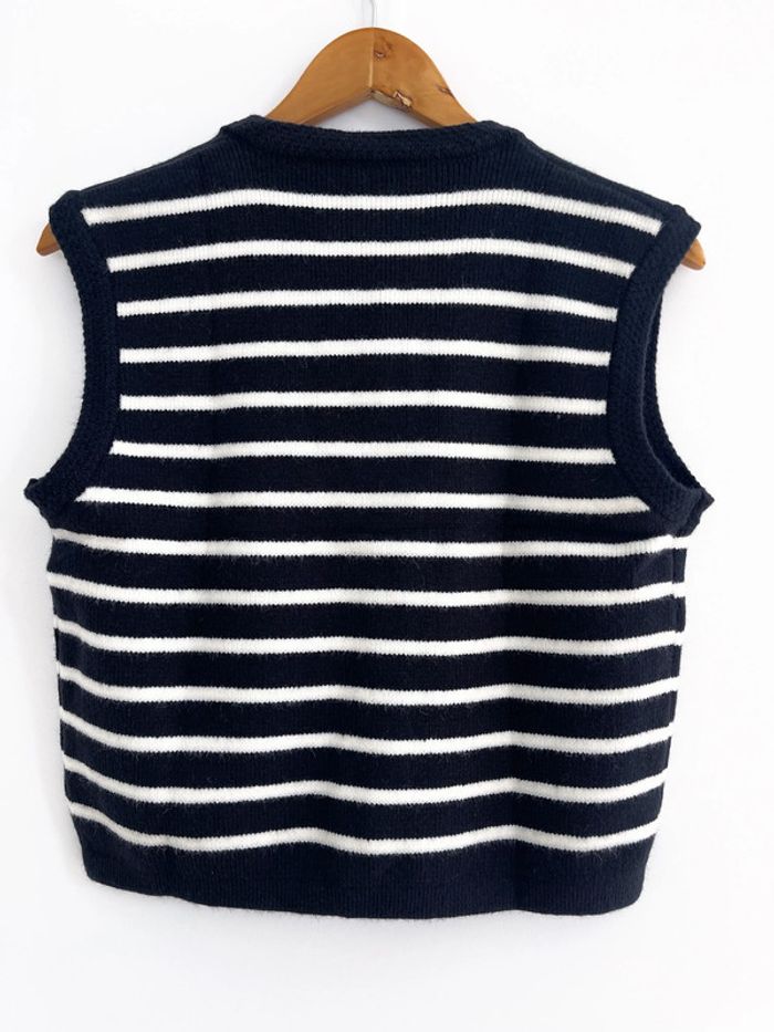 🌟 Gilet sans manches à rayures blanc et noir avec boutons dorés - photo numéro 5