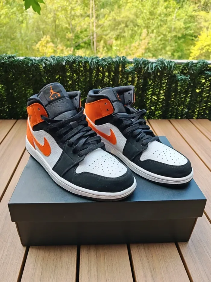 Air Jordan 1 Mid Black Starfish 44 - photo numéro 3