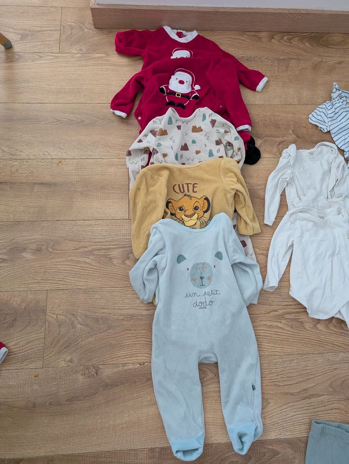 Lot de vêtements 18 mois bébé garçon - photo numéro 2
