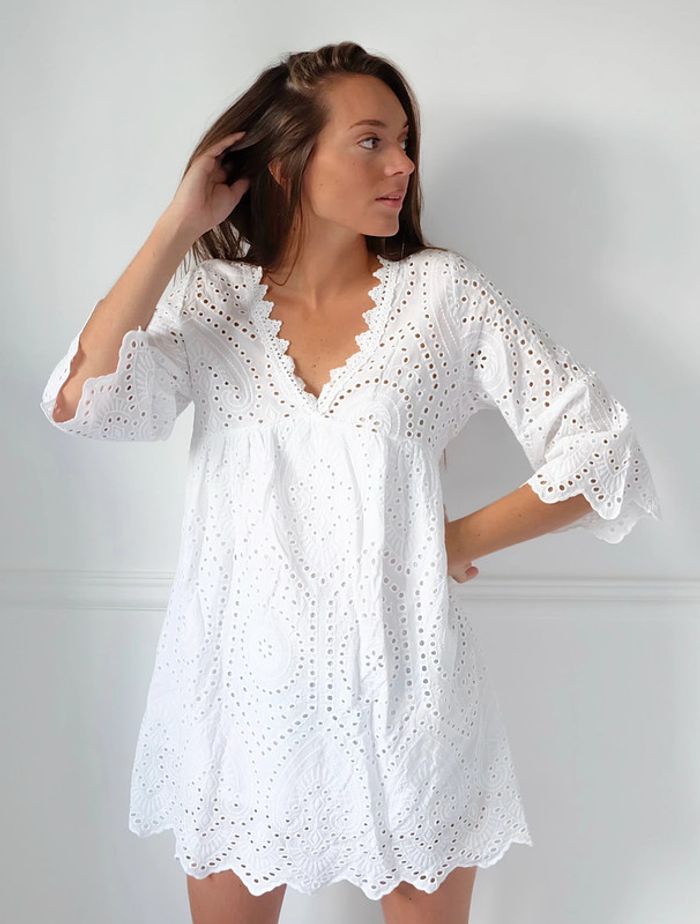 🌟 Robe blanche à broderie - photo numéro 7