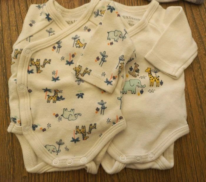 Lot bodies x10 & bonnets naissance x2 - photo numéro 3