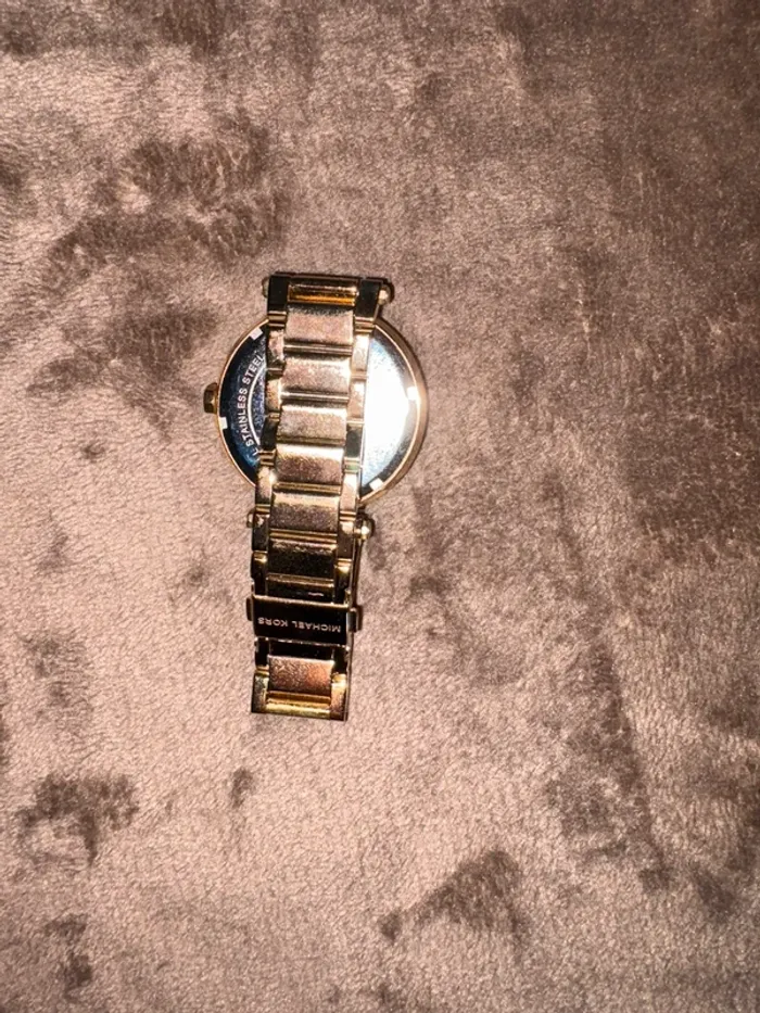 Montre femme Michael Kors doré en bon état - photo numéro 7