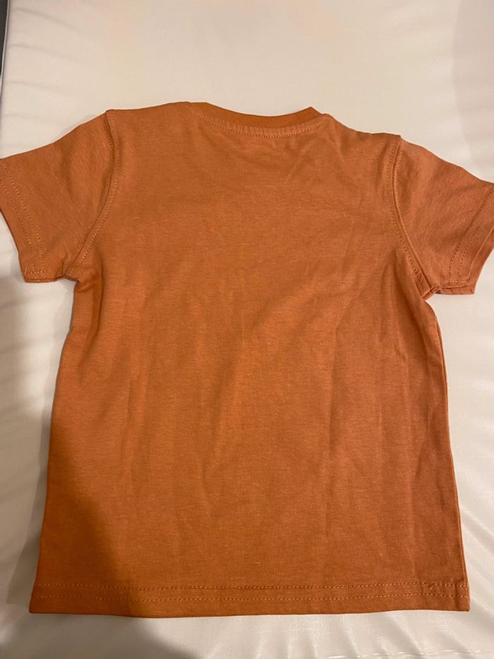 T shirt neuf - photo numéro 2