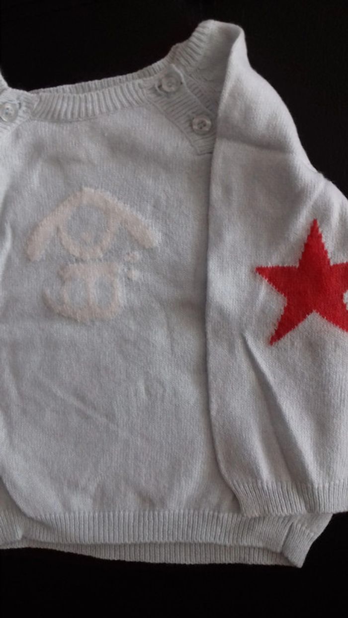 Pull en laine obaibi petit chien blanc étoiles rouges coudes 6 mois - photo numéro 3