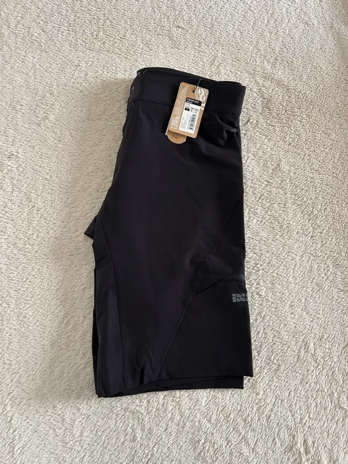 Short IXS - photo numéro 3