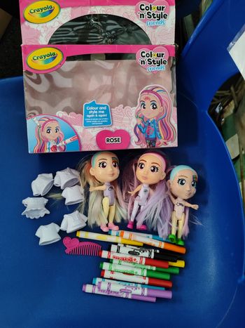 Poupée crayola