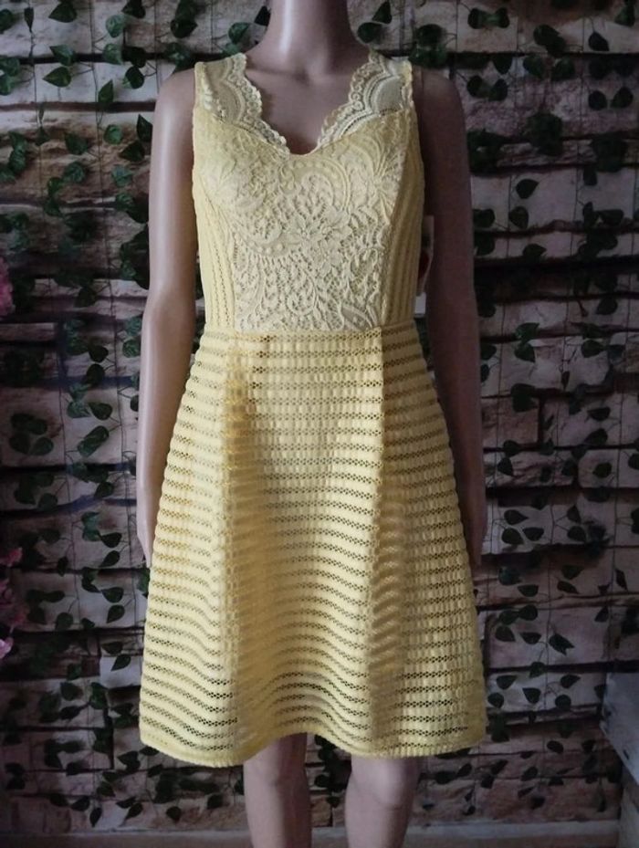 🌸Robe dentelle jaune Just for You Neuve Taille 36🌸 - photo numéro 2
