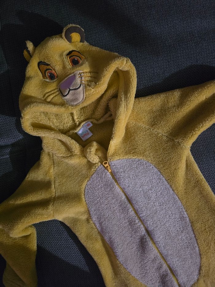 Vend pyjama combinaison roi lion - photo numéro 2
