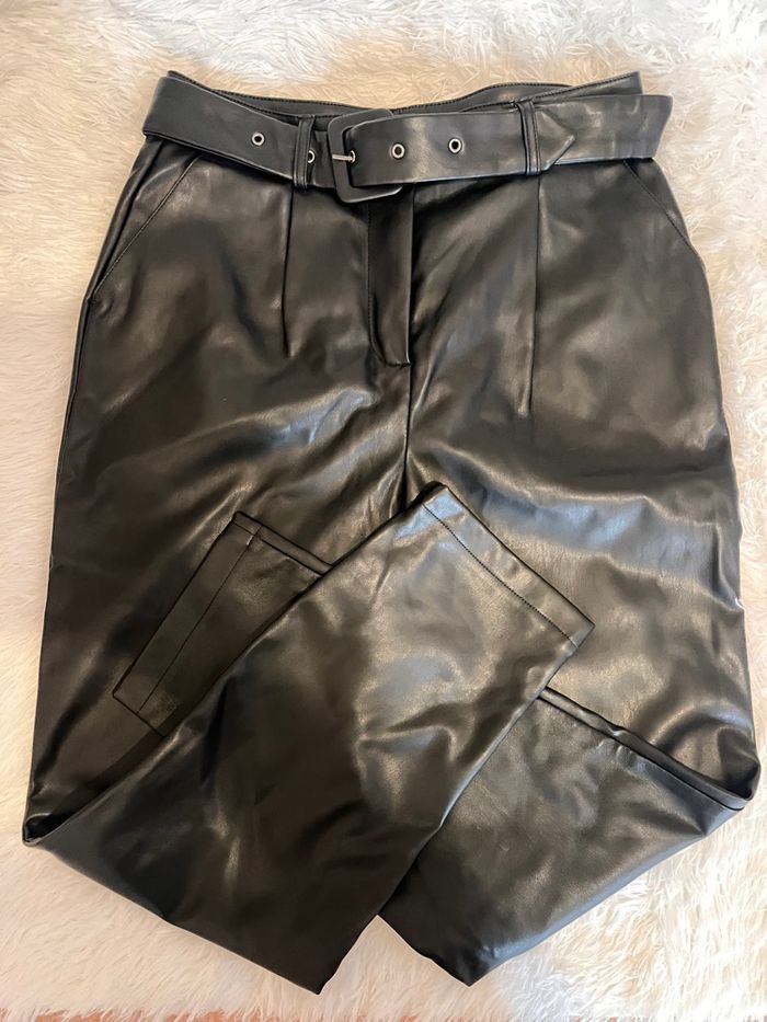 Pantalon noir en similicuir