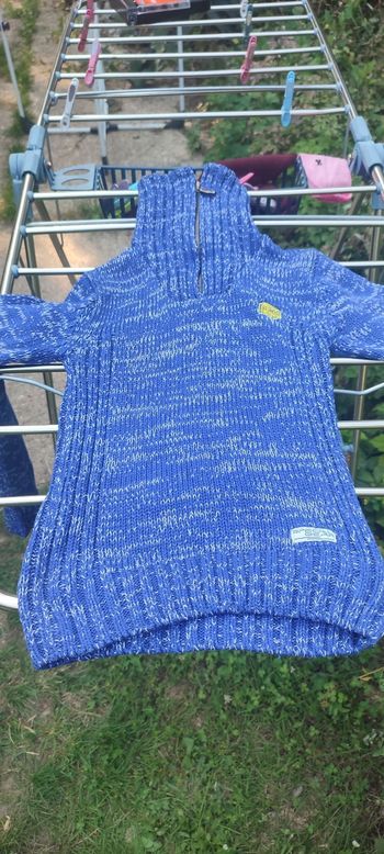 Pull bleu