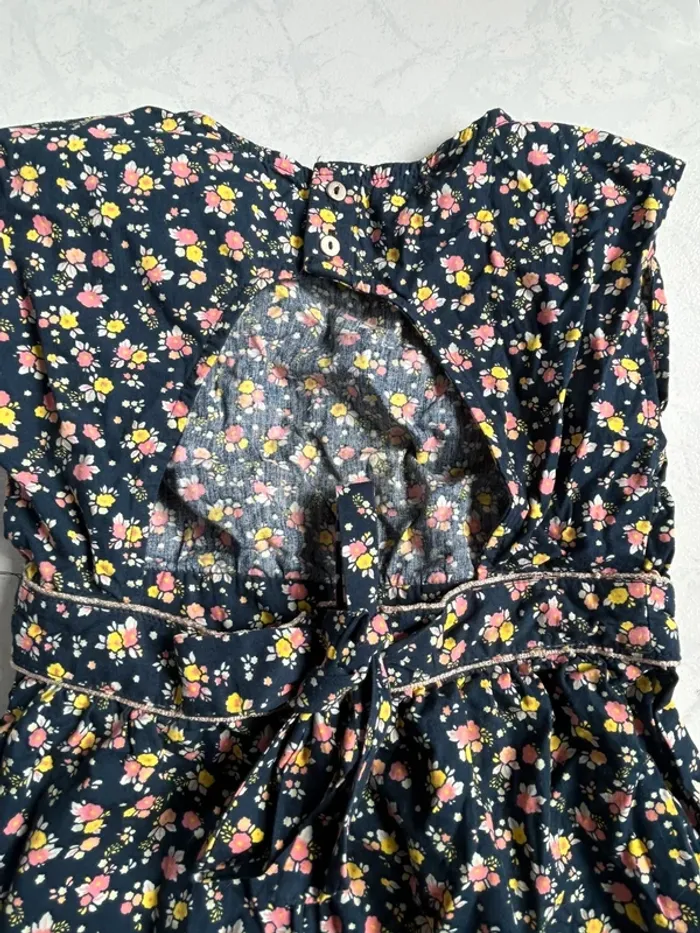 Robe fleurie avec chouchou - photo numéro 5