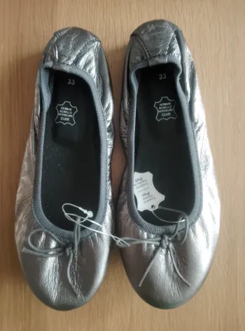 Chaussures Ballerines neuves cuir - Fille - 33