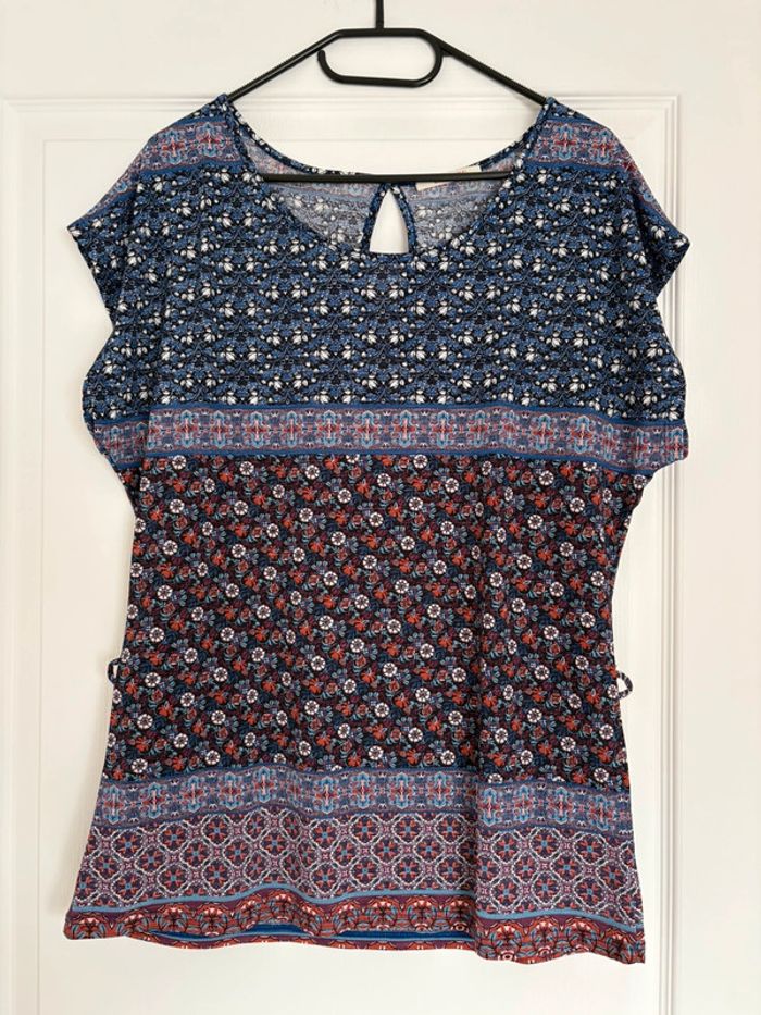 Haut à manches courtes Col rond motifs floraux bleu marine L camaïeu très bon état - photo numéro 2