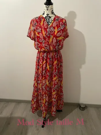 Robe longue Mod Style taille M rouge motifs multicolore