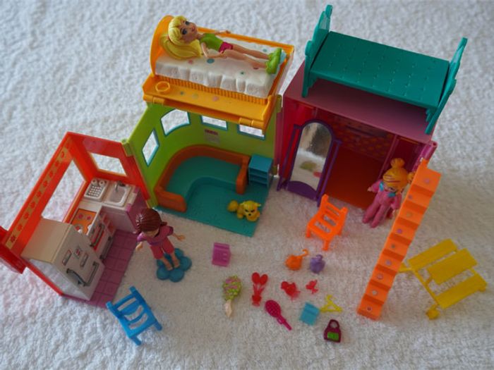 Lot n°2 Polly Pocket : 1 Maison + 3 poupées + accessoires