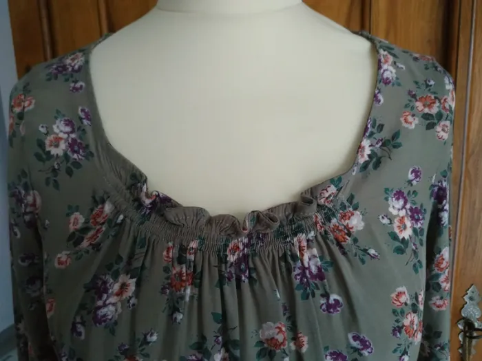 Robe courte manches longues motif floral - photo numéro 2