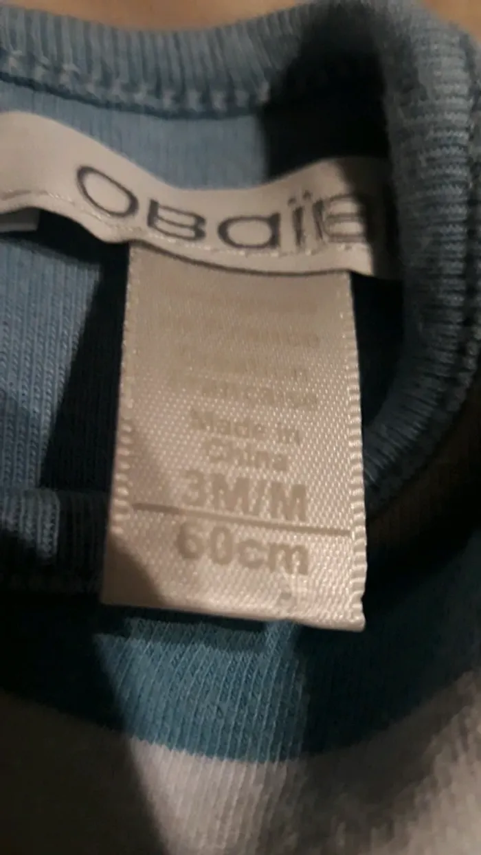 Ensemble avec tee-shirt qui fais body plus pantalon doubler - photo numéro 2