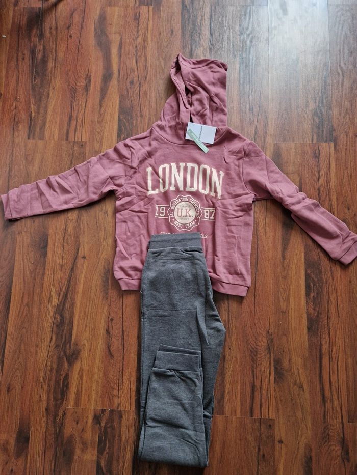 Ensemble sweat à capuche et pantalon