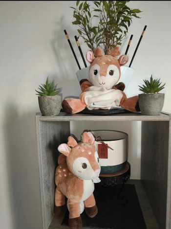 Doudou marionnette et peluche musicale biche