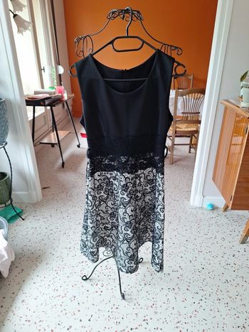 Robe sans manches taille M un peu épaisse 👻
