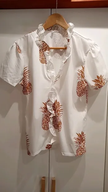 Top blanc ananas à volants