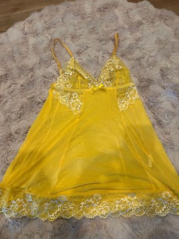 Nuisette jaune transparente