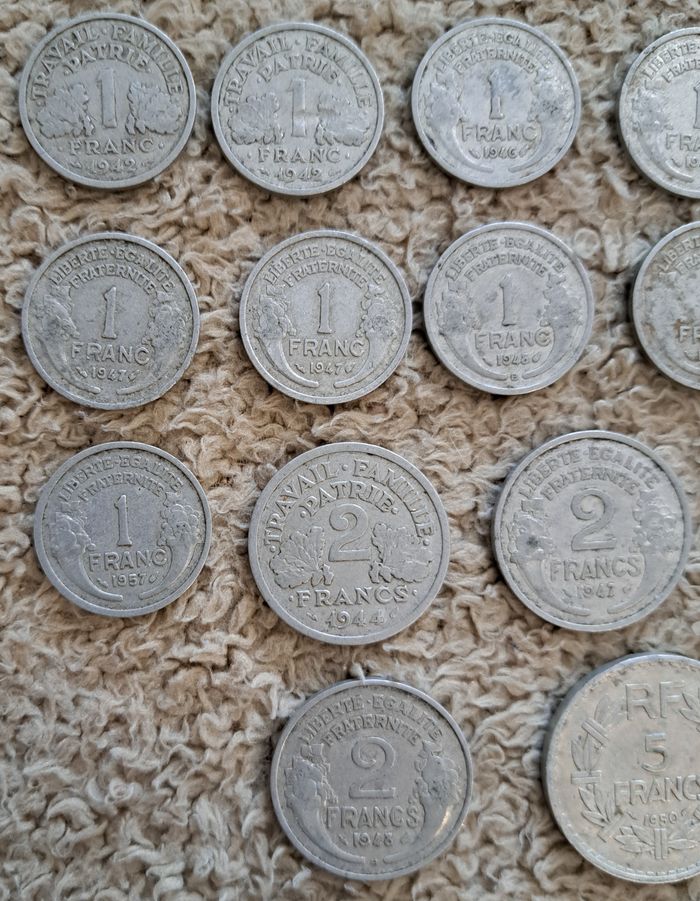 Lot de 16 anciennes pièces de monnaie en alu de 1942 à 1957 - photo numéro 2